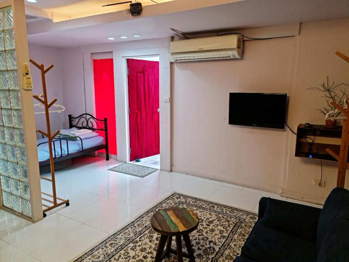 Ddm House Hostel Bangkok Exterior foto