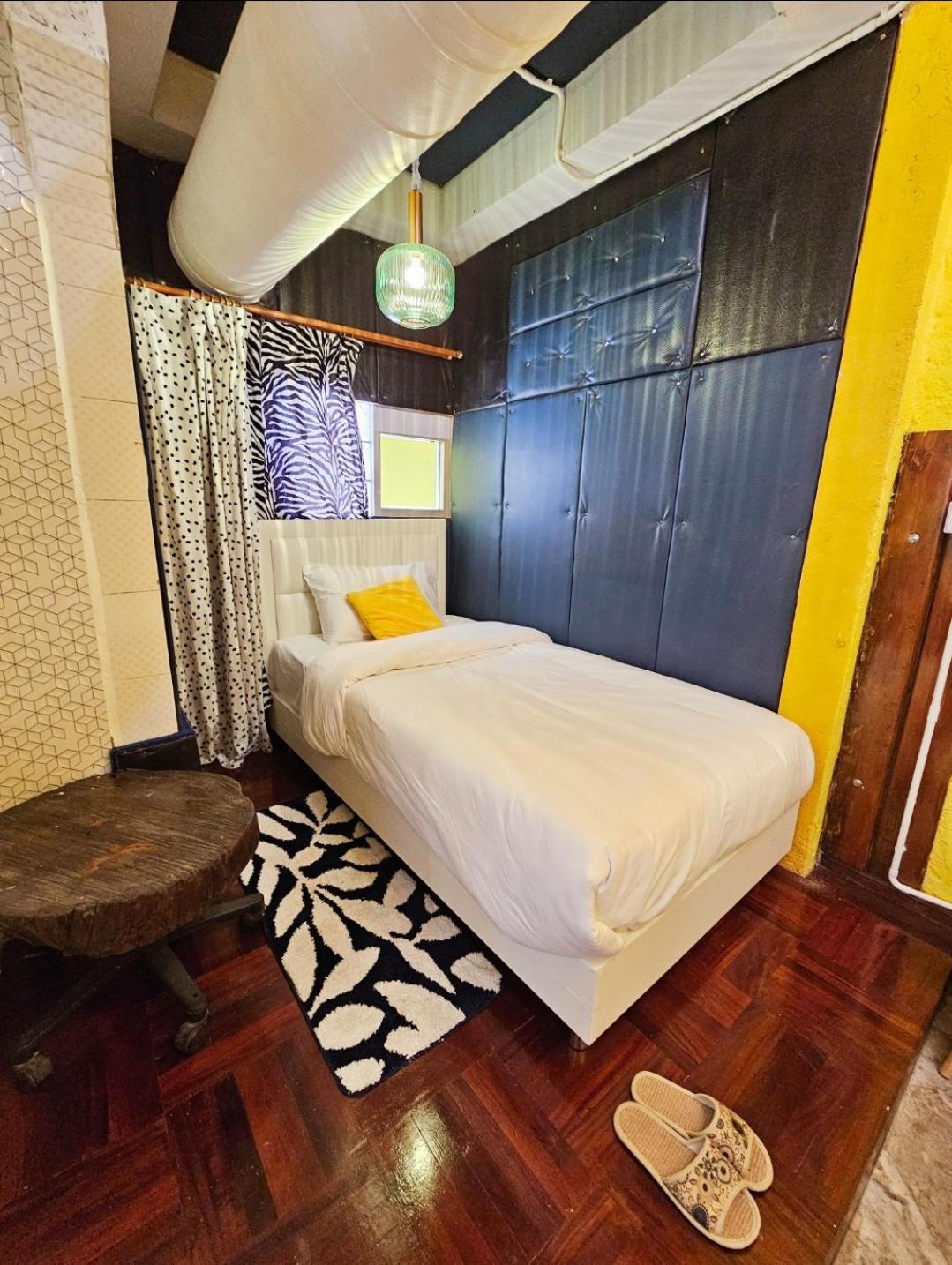 Ddm House Hostel Bangkok Exterior foto
