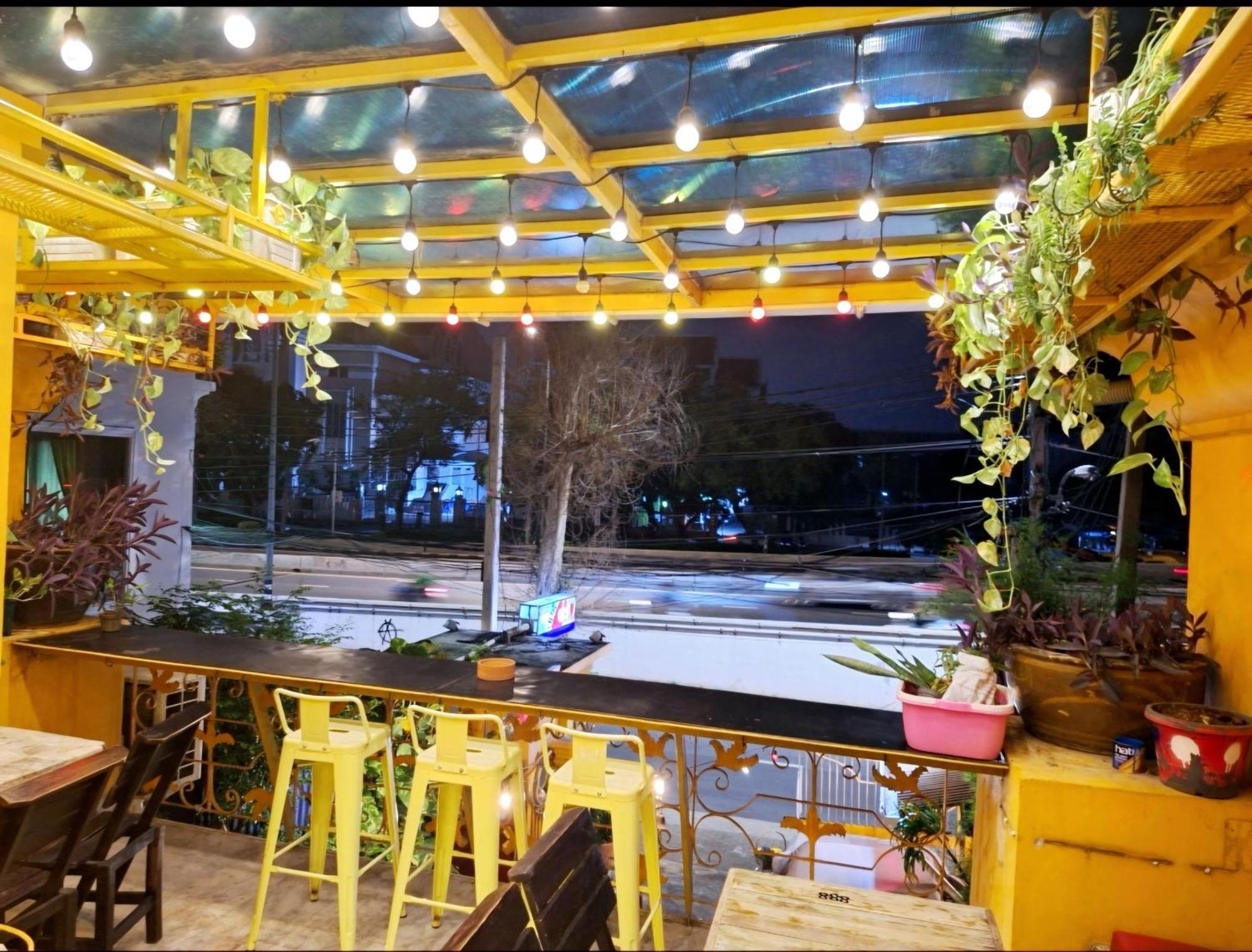 Ddm House Hostel Bangkok Exterior foto