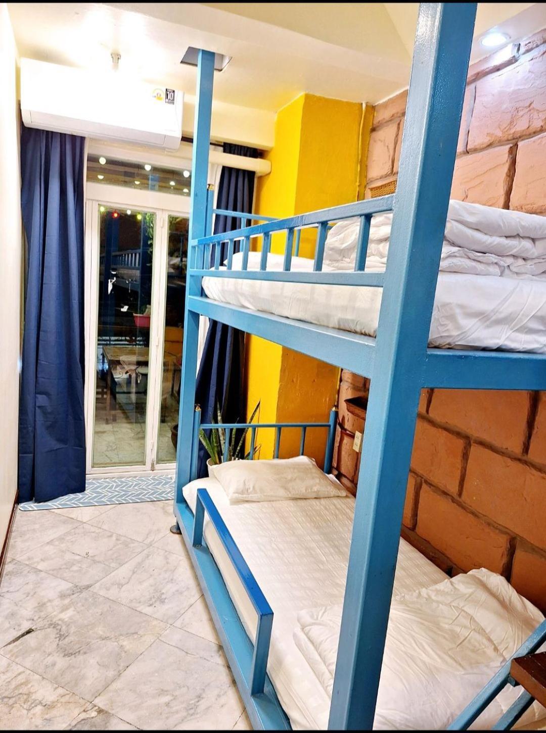 Ddm House Hostel Bangkok Exterior foto