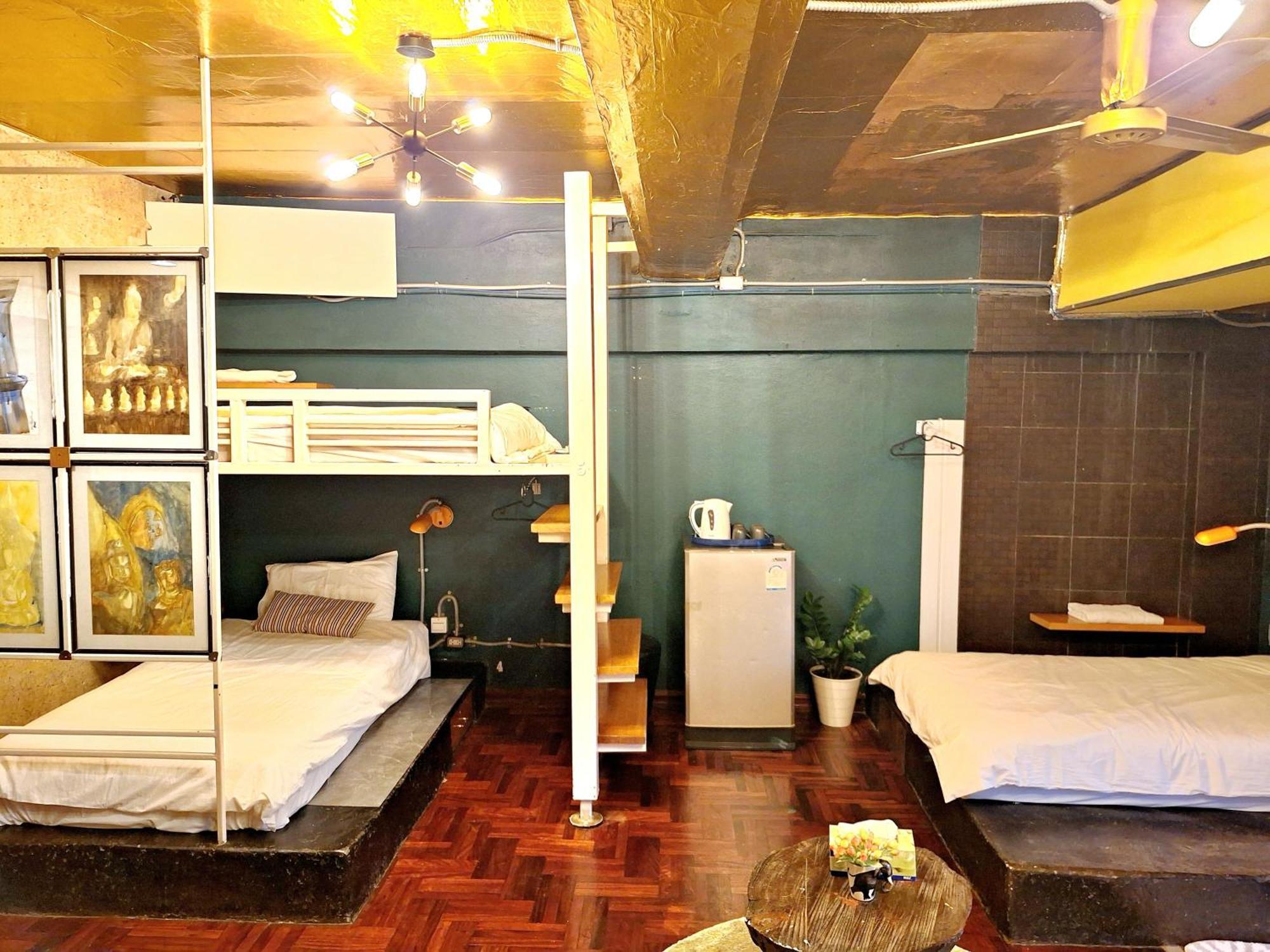 Ddm House Hostel Bangkok Exterior foto