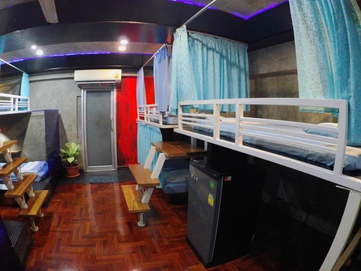Ddm House Hostel Bangkok Exterior foto