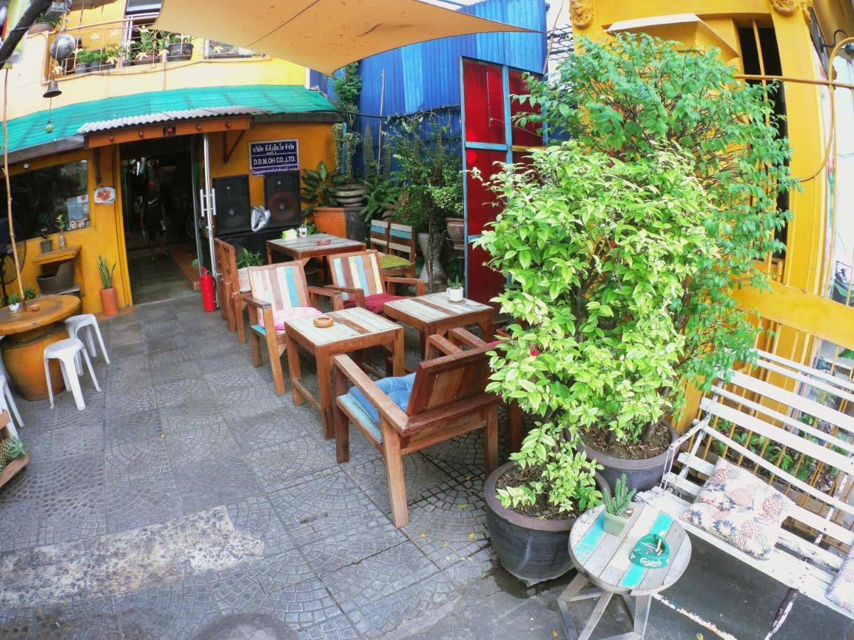 Ddm House Hostel Bangkok Exterior foto